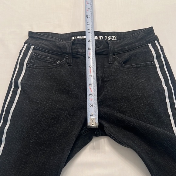 U15- Hot Topic Denim Black Skinny Jeans Pants White Taping Stripes Size 28x32 - Picture 6 of 12